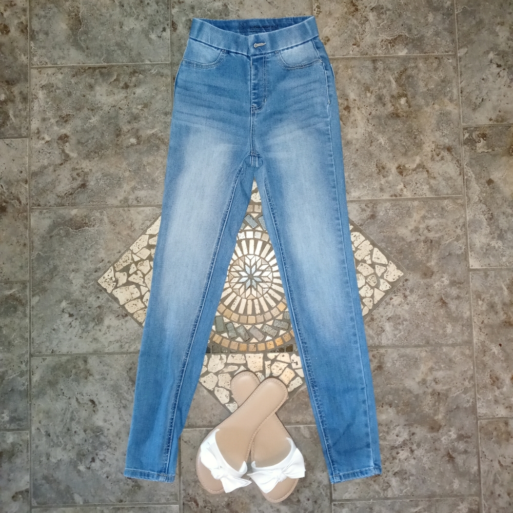 No Boundaries Super High Rise Skinny Jeans